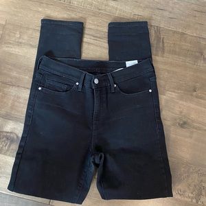 Black Levis skinny jeans!